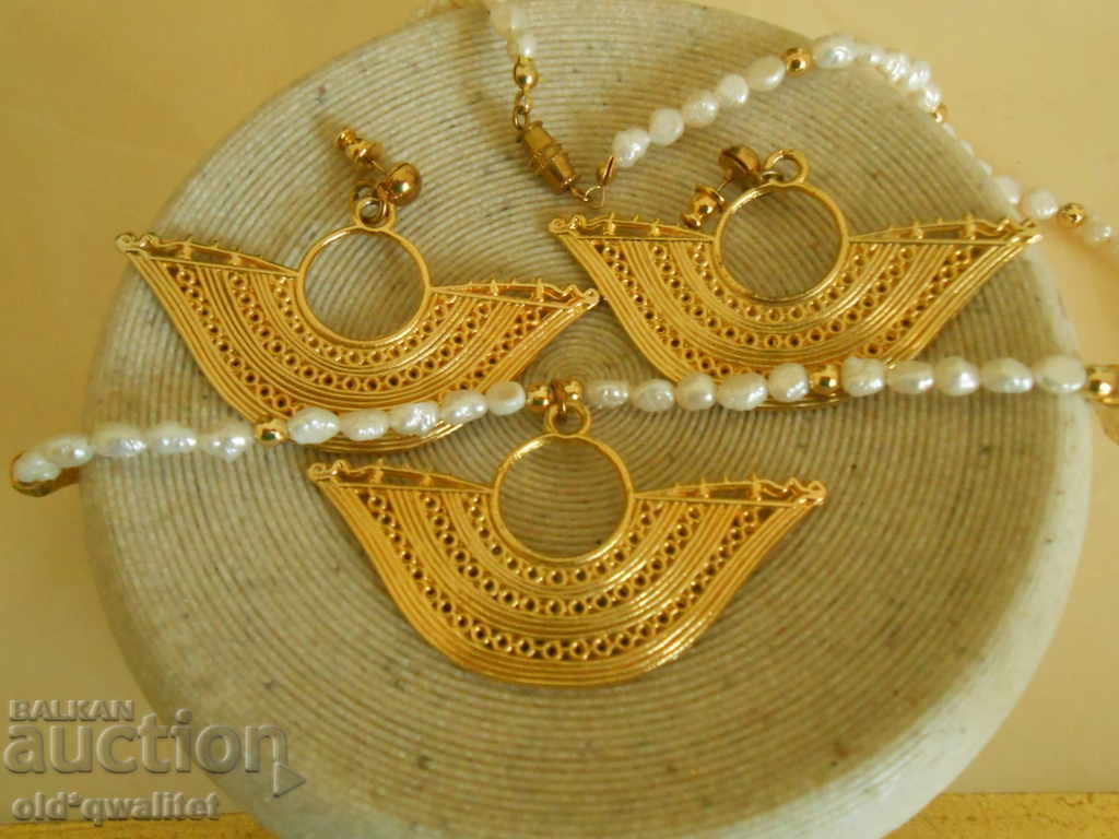 Delivery of Beautiful earrings and necklace, DESIGNER gold plated set Pearls Delivery of Beautiful earrings and necklace, DESIGNER gold plated set Pearls