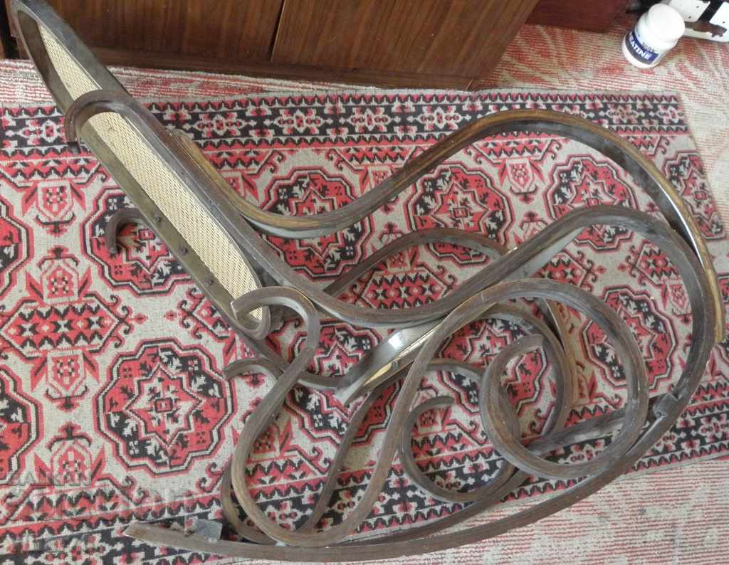 balansoar antic - care are nevoie de restaurare cu preț 249.99 BGN | € 127.82 balansoar antic - care are nevoie de restaurare cu preț 249.99 BGN | € 127.82