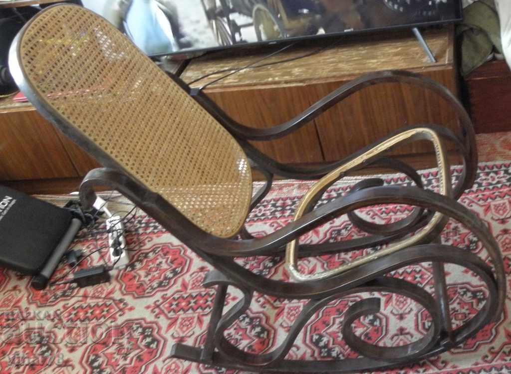 античен люлеещ стол-нуждае се от реставрация