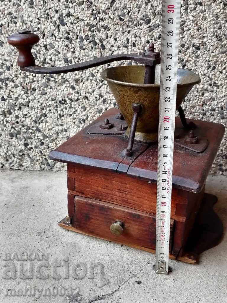 Auction An old coffee grinder at least 140 years old Auction An old coffee grinder at least 140 years old