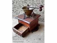 Стара мелничка за кафе на най-малко 140 години