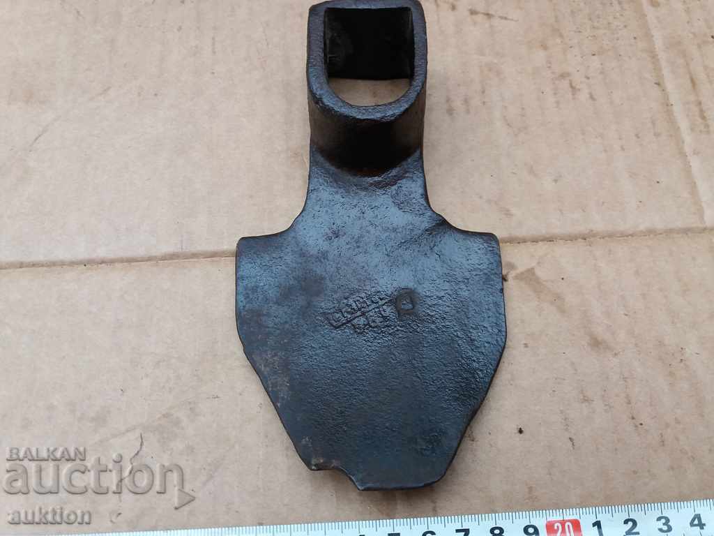 RENAISSANCE WROUGHT HOE, HOOD WITH MARKINGS - 5 RENAISSANCE WROUGHT HOE, HOOD WITH MARKINGS - 5