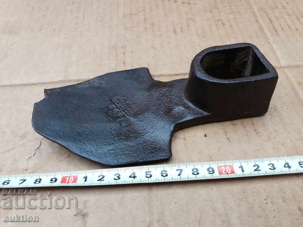 RENAISSANCE WROUGHT HOE, HOOD WITH MARKINGS - 7 RENAISSANCE WROUGHT HOE, HOOD WITH MARKINGS - 7