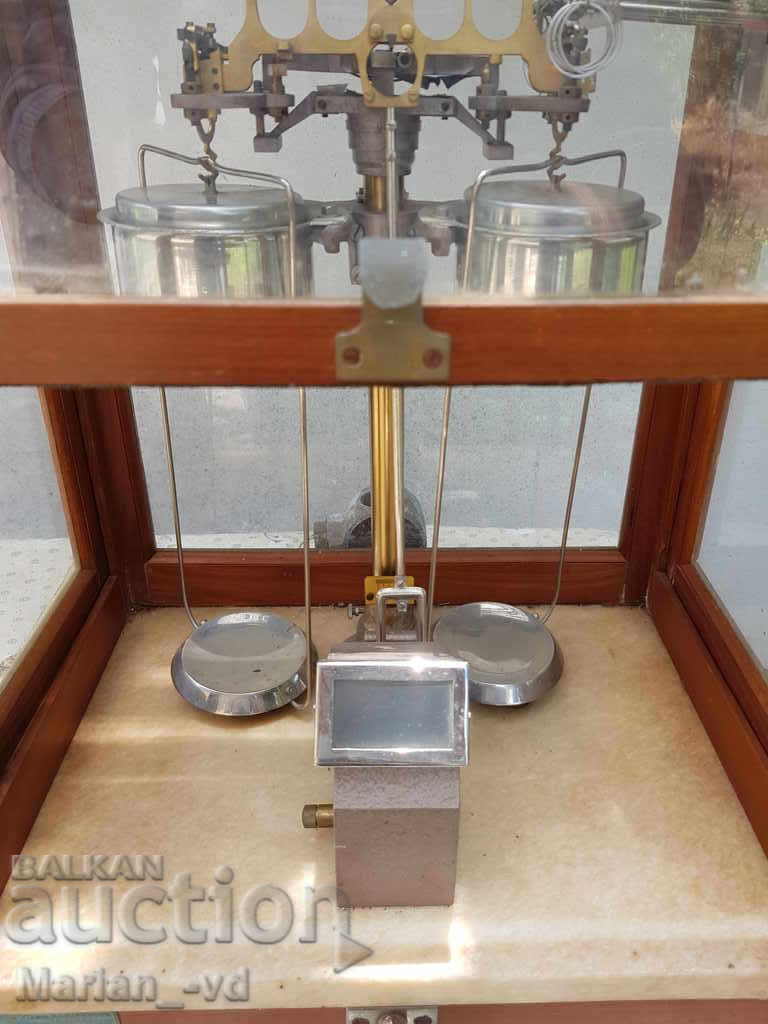Delivery of Analytical balance Delivery of Analytical balance