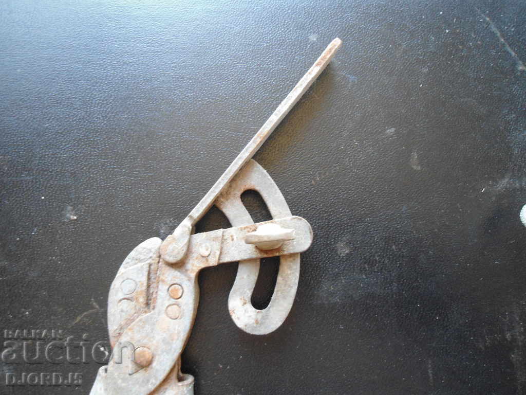 Auction Old chappy pliers Auction Old chappy pliers