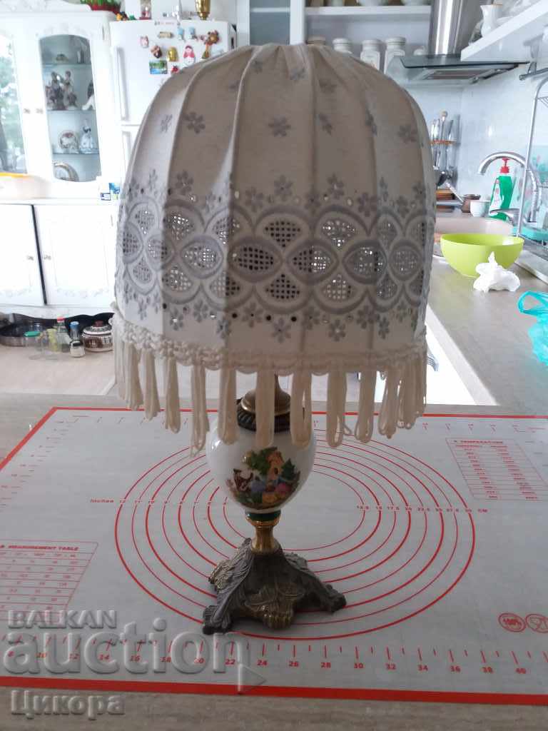 PORCELAIN LAMP