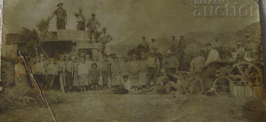 THRESHING MACHINE THRESHING 192.. PHOTO