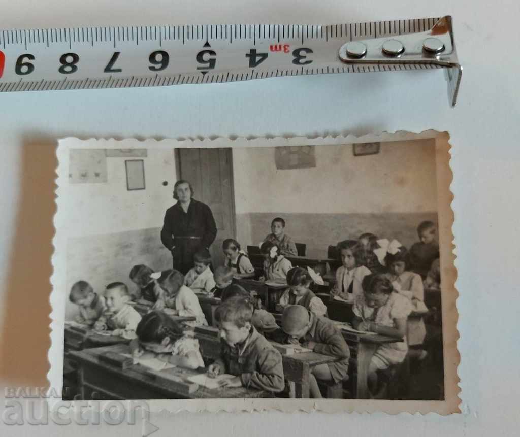 1948 STUDENTS IN CLASS OLD PHOTO PHOTOGRAPHY