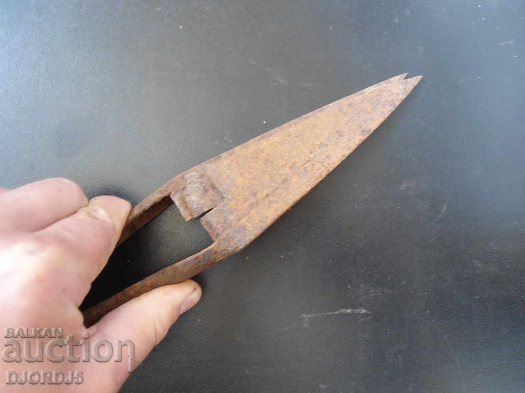Old forged scissors with price 3.00 BGN | € 1.53 Old forged scissors with price 3.00 BGN | € 1.53