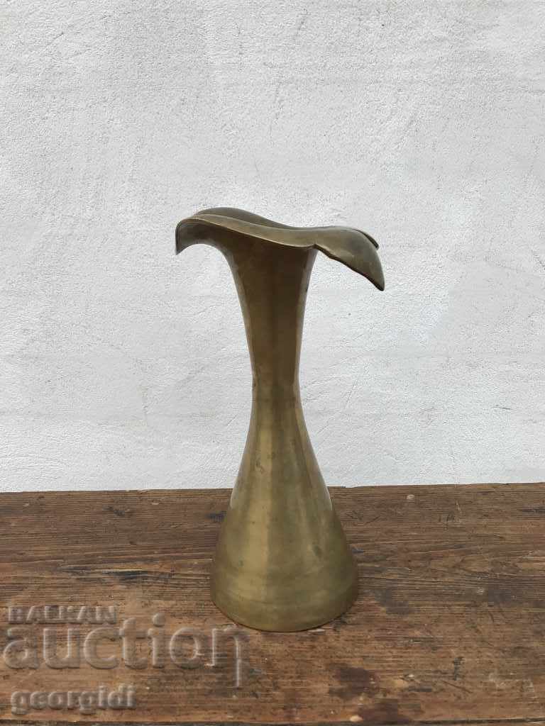 Vaza de bronz în formă de floare. №0234