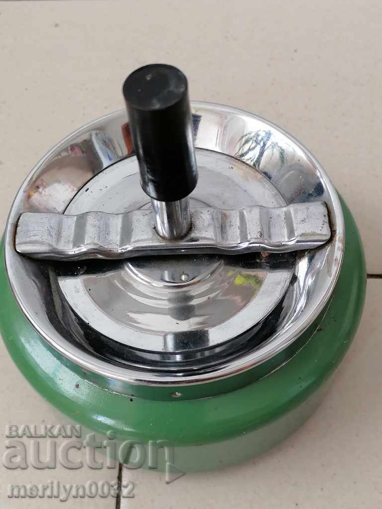 Δημοπρασία Παλιό τασάκι με κουμπί PRC 60s Δημοπρασία Παλιό τασάκι με κουμπί PRC 60s