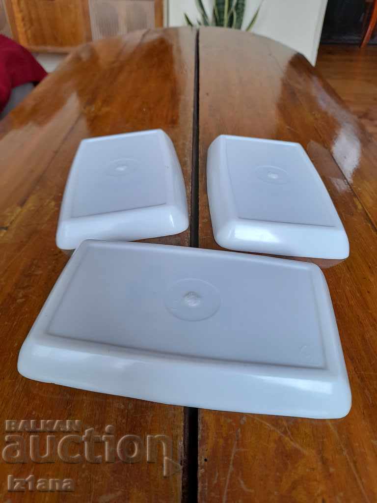 Old plastic plate, saucers - 5