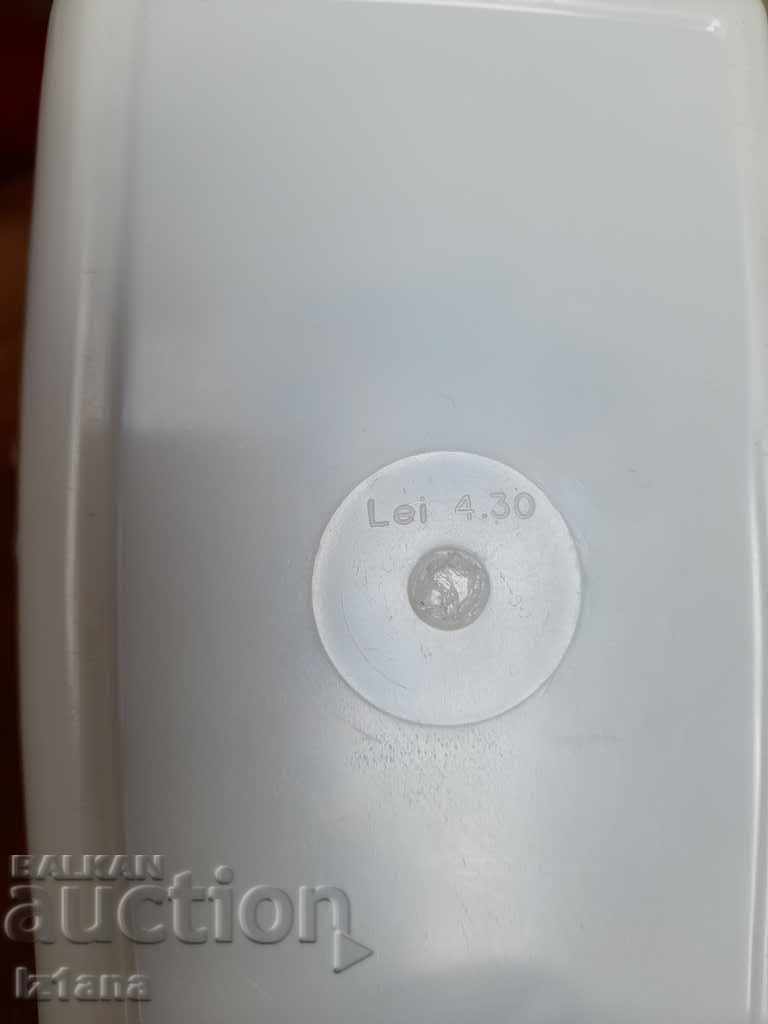 Old plastic plate, saucers - 6