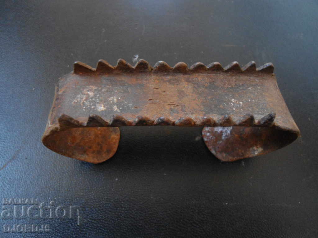 An old hand grain with price 3.00 BGN | € 1.53 An old hand grain with price 3.00 BGN | € 1.53