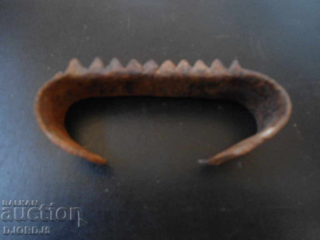 Auction An old hand grain Auction An old hand grain