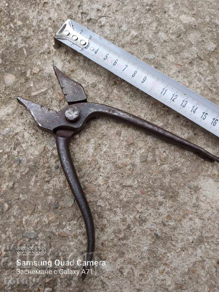 Delivery of PLIERS F.D. Delivery of PLIERS F.D.