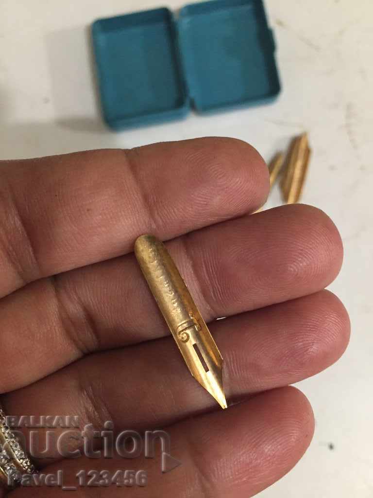 Auction  Lot of pens and a box