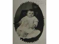 Bebeluș în haine tricotate 1936 FOTO