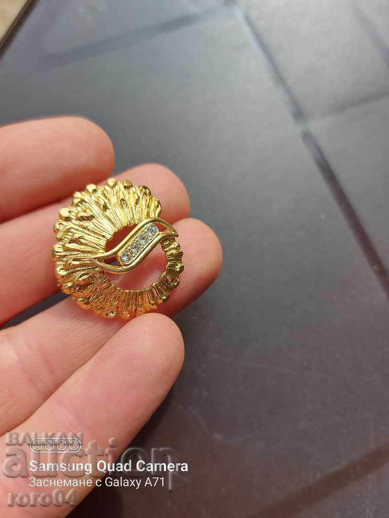 BROOCH - STONES - GOLD with price 19.99 BGN | € 10.22 BROOCH - STONES - GOLD with price 19.99 BGN | € 10.22