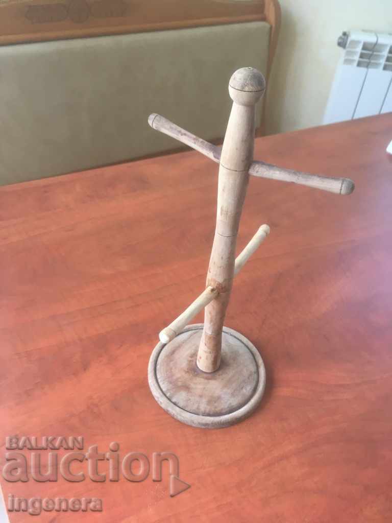 STAND HANGER VECHI PENTRU DOVLECE LEMN DE BUCATARIE cu preț 8.00 BGN | € 4.09