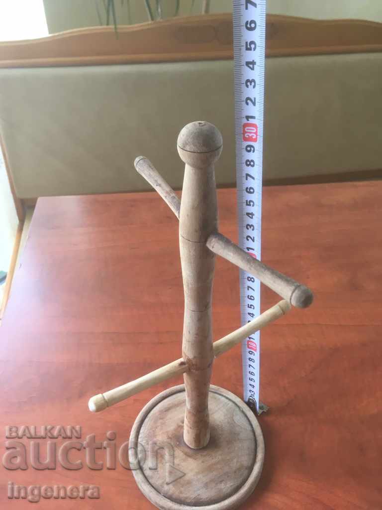 Licitație STAND HANGER VECHI PENTRU DOVLECE LEMN DE BUCATARIE