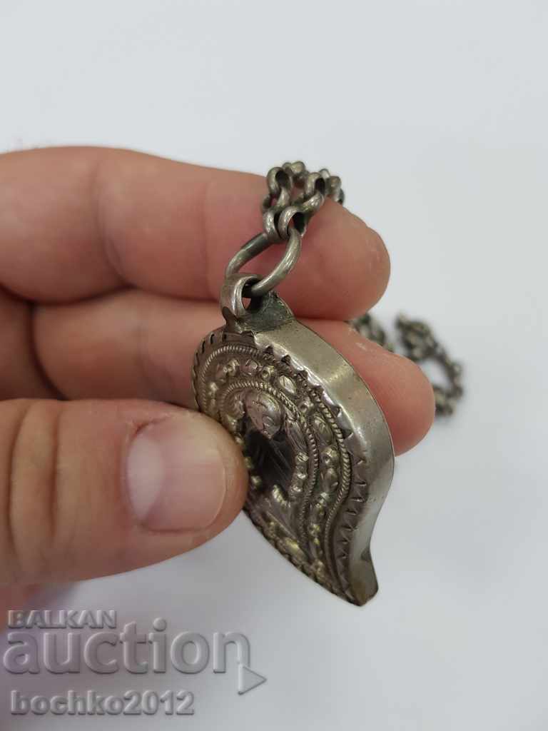 Delivery of Rare silver Renaissance icon - medallion 19th century. Delivery of Rare silver Renaissance icon - medallion 19th century.