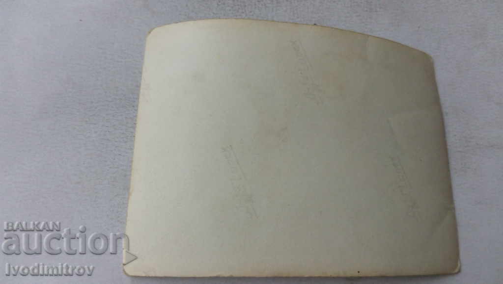 Φωτογραφία αξιωματικών που κάθονται σε ένα τραπέζι με τιμή 2.45 BGN | € 1.25