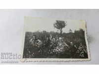 Photo Soldiers on a meadow with daisies