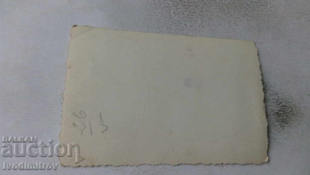 Φωτογραφία Ο πατέρας με τα παιδιά του στο νερό με τιμή 1.45 BGN | € 0.74 Φωτογραφία Ο πατέρας με τα παιδιά του στο νερό με τιμή 1.45 BGN | € 0.74