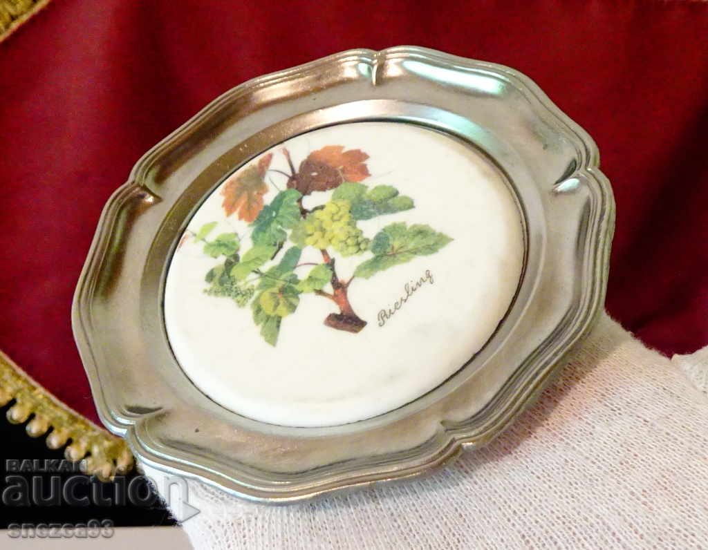 Appetizer plate, painting of Loza Riesling Appetizer plate, painting of Loza Riesling