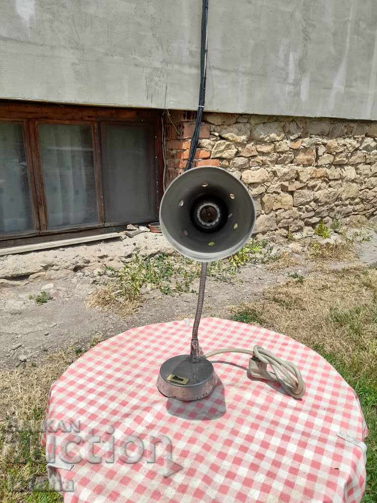 Стара настолна лампа с цена 35.00 лв. | € 17.90 Стара настолна лампа с цена 35.00 лв. | € 17.90