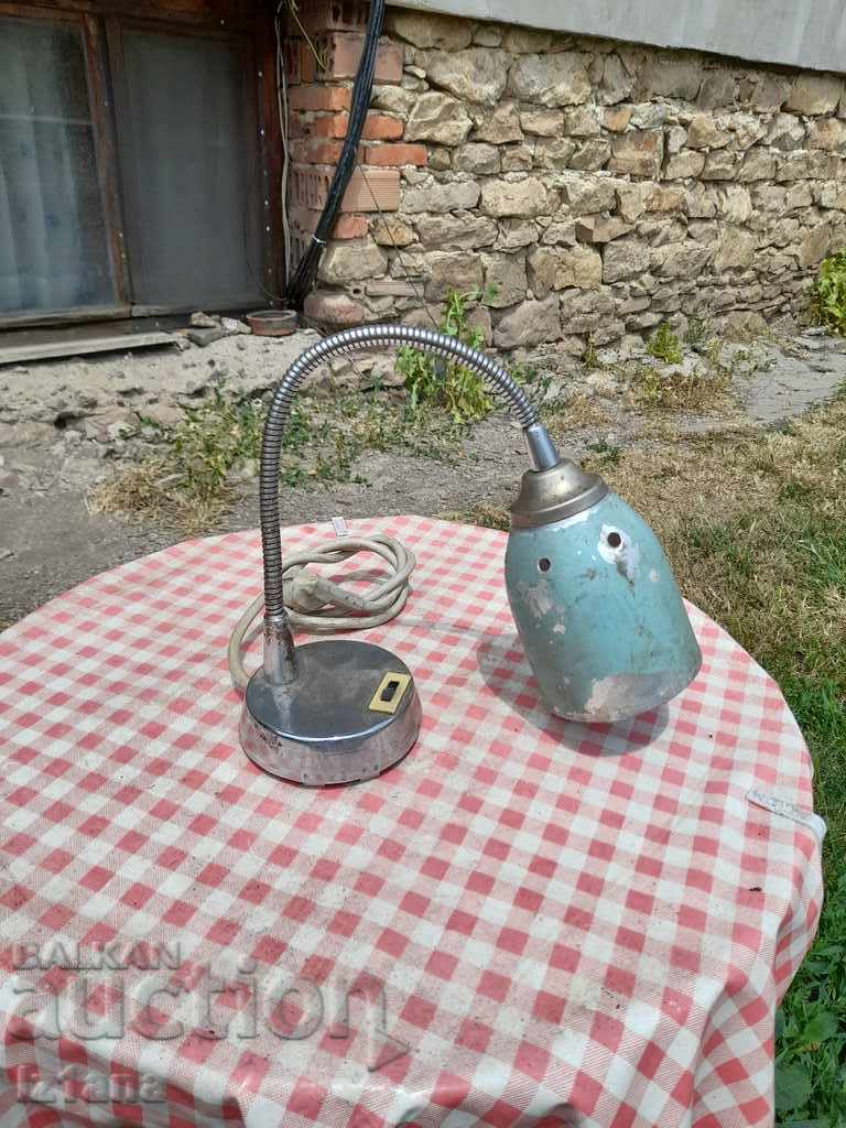 Аукцион Стара настолна лампа Аукцион Стара настолна лампа