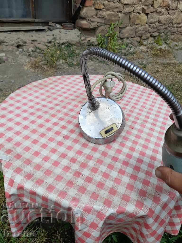 Доставка на Стара настолна лампа Доставка на Стара настолна лампа