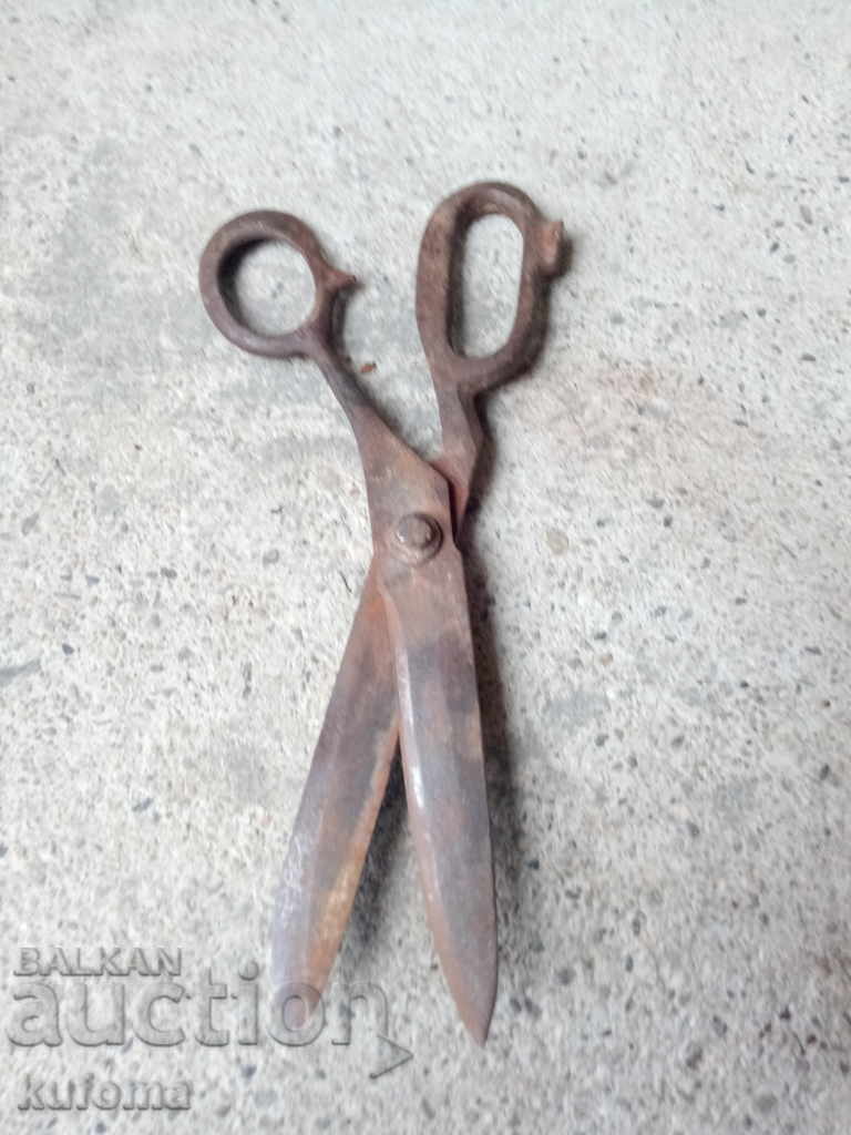 Delivery of Old tailor's scissors