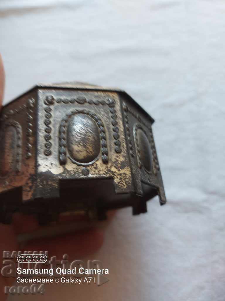 Auction BOX - JEWELERY - OLD - SHEET METAL Auction BOX - JEWELERY - OLD - SHEET METAL