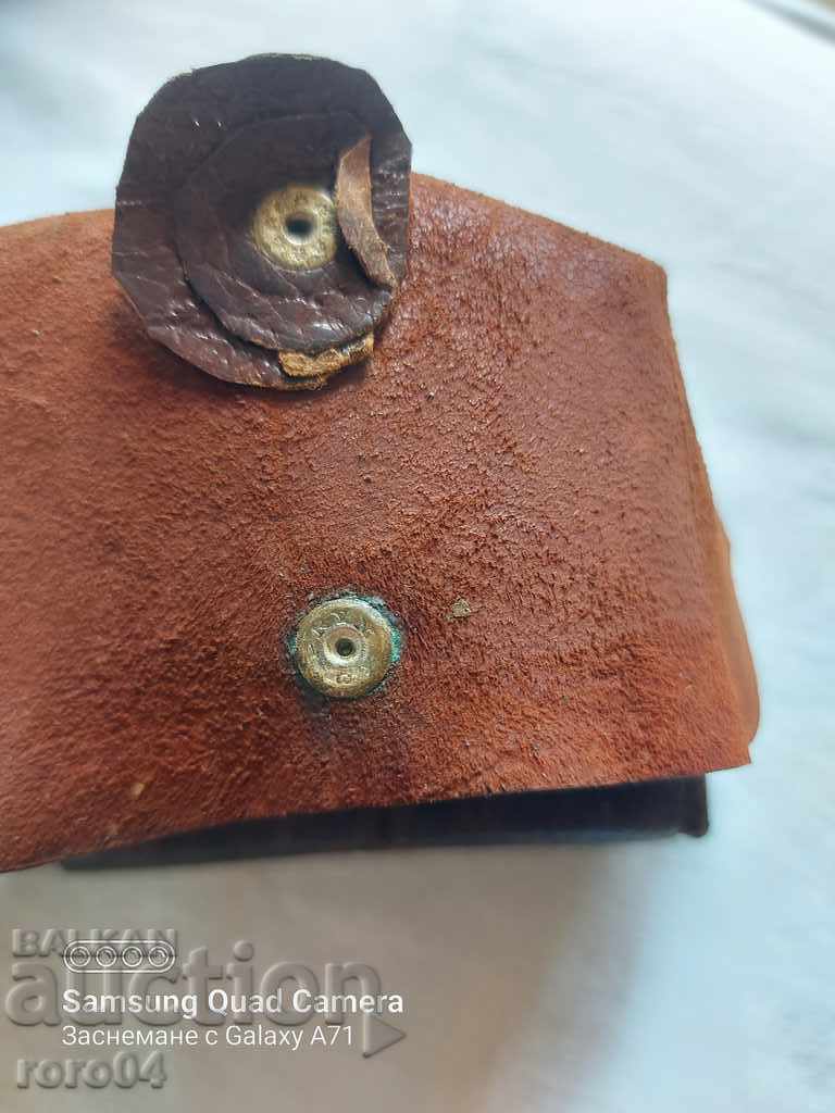 Delivery of WALLET - LEATHER - WW II