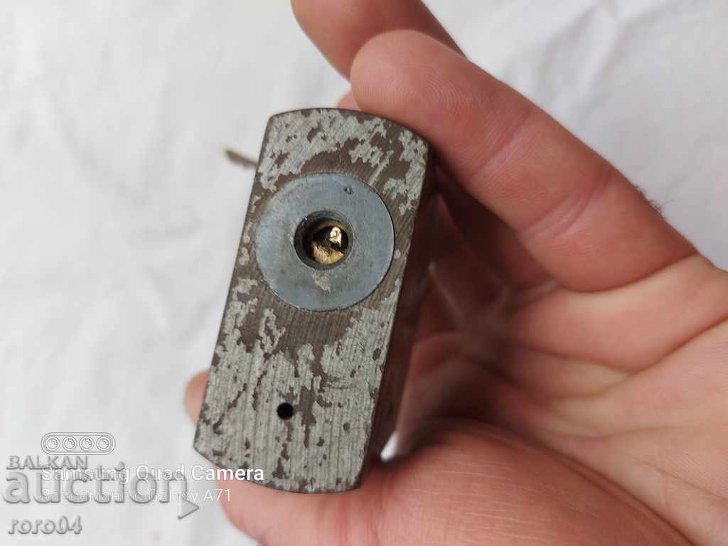 Delivery of LOCK WITH BROKEN KEY Delivery of LOCK WITH BROKEN KEY