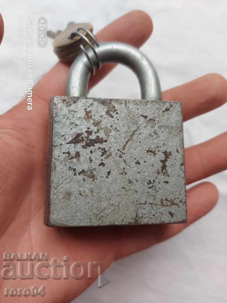 LOCK WITH BROKEN KEY - 5 LOCK WITH BROKEN KEY - 5