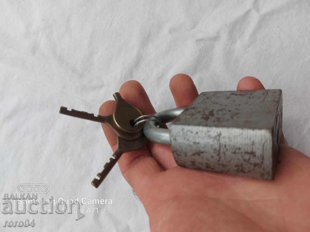 LOCK WITH BROKEN KEY - 6 LOCK WITH BROKEN KEY - 6