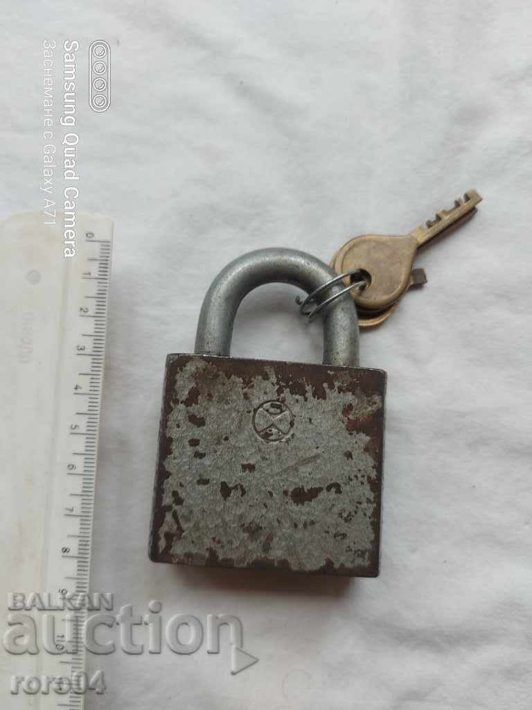 LOCK WITH BROKEN KEY - 7 LOCK WITH BROKEN KEY - 7