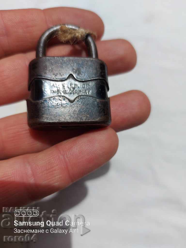 KATINAR - YALE JUNIOR 35 with price 13.64 BGN | € 6.97 KATINAR - YALE JUNIOR 35 with price 13.64 BGN | € 6.97