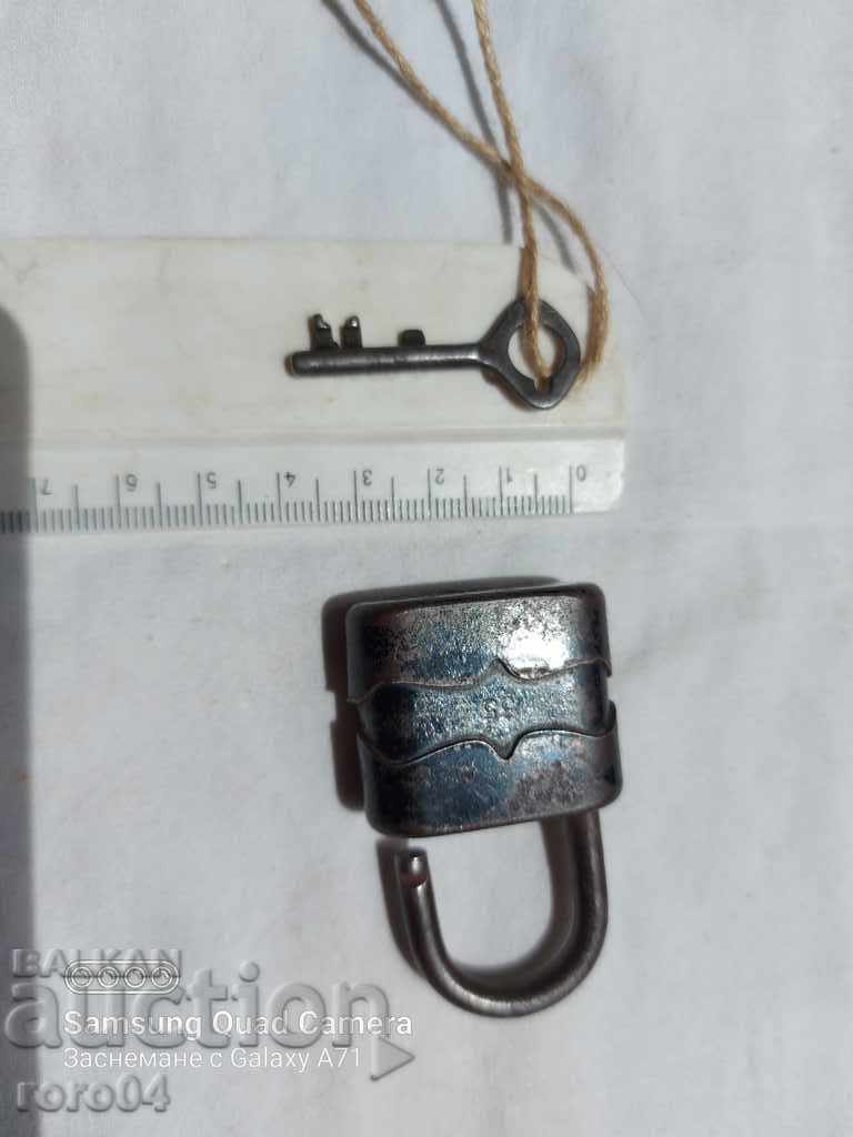 KATINAR - YALE JUNIOR 35 - 5 KATINAR - YALE JUNIOR 35 - 5