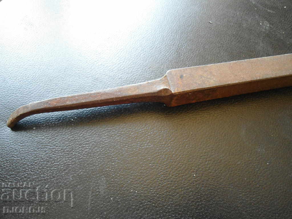 Стара пила, квадратна с цена 2.00 лв. | € 1.02 Стара пила, квадратна с цена 2.00 лв. | € 1.02