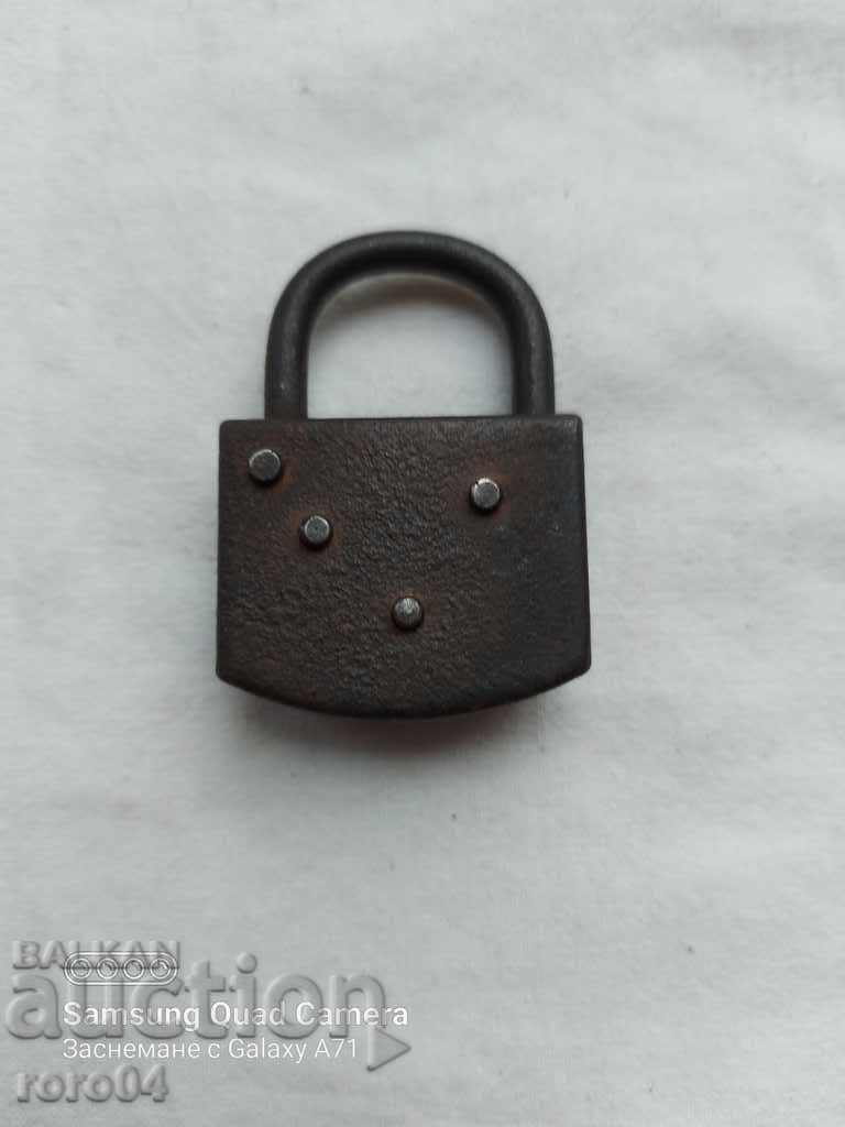 lacăt cu preț 8.99 BGN | € 4.60 lacăt cu preț 8.99 BGN | € 4.60