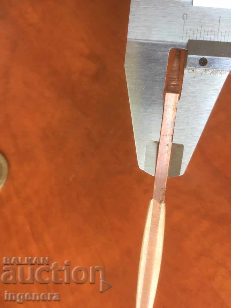 Licitație CUTTER FORJAT MIERE CUPRIU LEMN MINI SOUVENIR FĂRĂ MÂNĂ Licitație CUTTER FORJAT MIERE CUPRIU LEMN MINI SOUVENIR FĂRĂ MÂNĂ