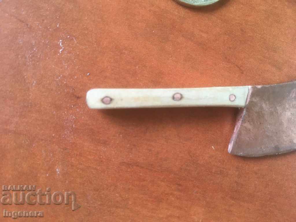 CUTTER FORJAT MIERE CUPRIU LEMN MINI SOUVENIR FĂRĂ MÂNĂ - 6 CUTTER FORJAT MIERE CUPRIU LEMN MINI SOUVENIR FĂRĂ MÂNĂ - 6