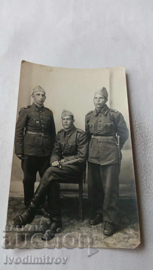 Photo Skopje Three sergeants
