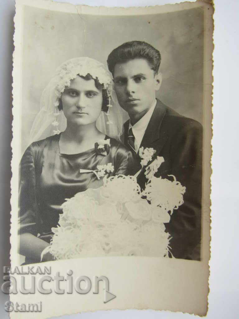 Μια παλιά φωτογραφία γάμου από τη δεκαετία του 1930.
