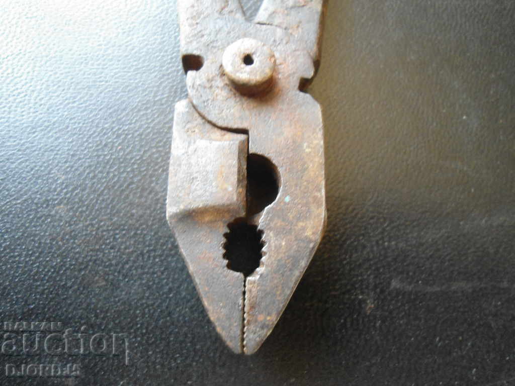 Delivery of Old pliers Delivery of Old pliers