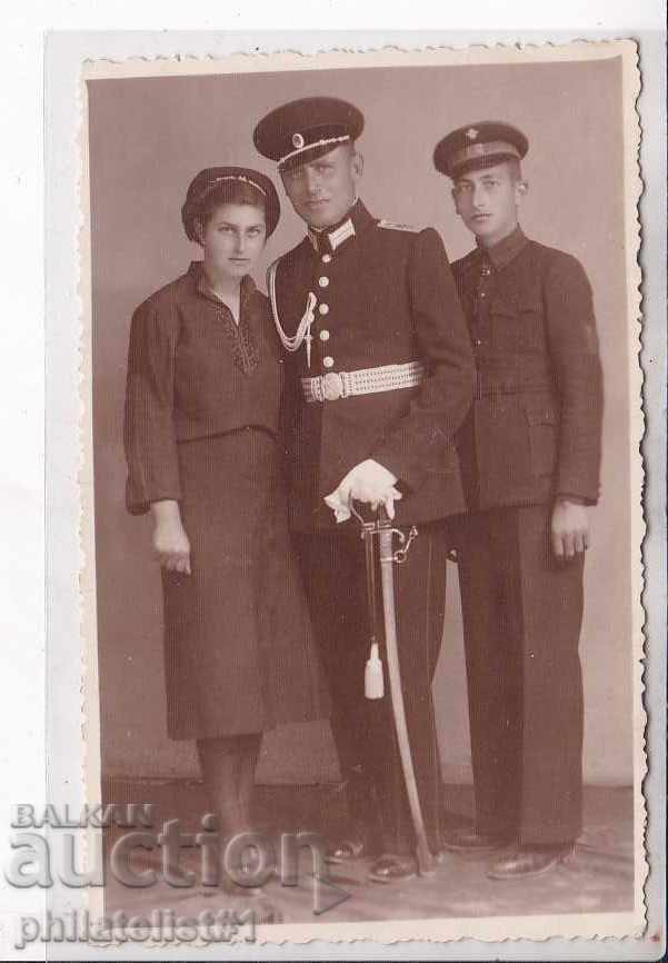 FOTO DIN 1938 OFICIER CU FAMILIA SA